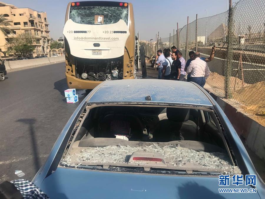 （国际）（1）埃及一旅游巴士遭爆炸袭击