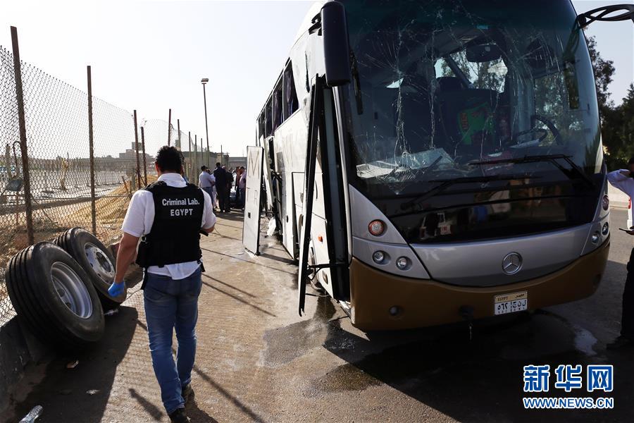 （国际）（4）埃及一旅游巴士遭爆炸袭击