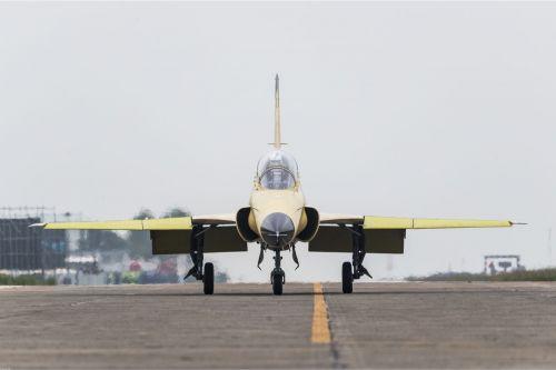 中航工业FTC-2000G飞机首飞成功 可攻击可空战