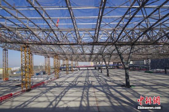 2月20日，随着地铁13号线成功改线进入清河站站房内运营，京张高铁清河站第二阶段工程施工已全面开启。预计今年6月底，清河站主体结构将全部完工，建成后将成为北京市北部综合交通枢纽。图为清河站站房内景。<a target=